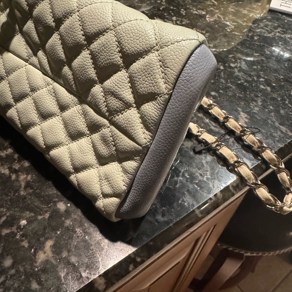 CHANEL Quilted caviar leather Shoulder Bag - Seafoam color with light blue - Picture 4 of 14